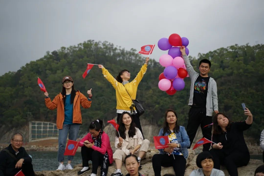 如春風(fēng)、如夏陽(yáng)，我們溫暖和煦、激情四射！
