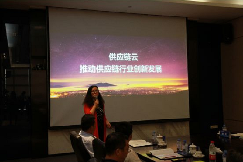 深圳市怡亞通供應(yīng)鏈股份有限公司380生態(tài)總裁助理許穎女士作主題演講.png 深圳市怡亞通供應(yīng)鏈股份有限公司380生態(tài)總裁助理許穎女士作主題演講.png